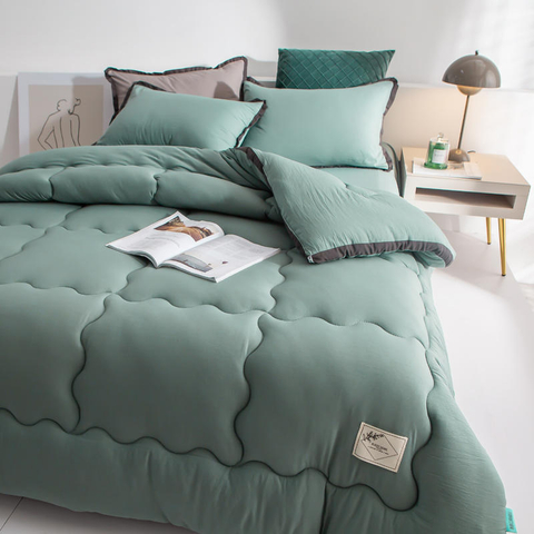 La mezcla de algodón del edredón del dormitorio escolar se siente cálida durante toda la temporada para una cama completa
